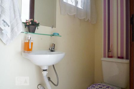 Lavabo de casa de condomínio para alugar com 2 quartos, 159m² em Vila Araguaia, São Paulo
