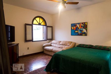 Casa à venda com 260m², 3 quartos e 3 vagasSuíte