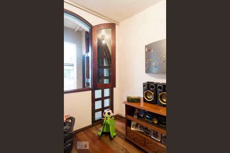 Casa à venda com 260m², 3 quartos e 3 vagasEscritório