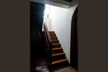 Casa à venda com 260m², 3 quartos e 3 vagasEscada