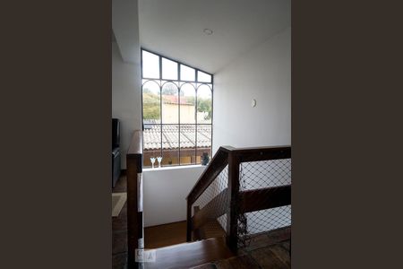 Casa à venda com 260m², 3 quartos e 3 vagasEscada