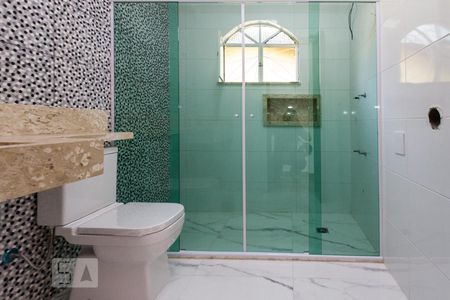 Casa à venda com 180m², 3 quartos e 6 vagasbanheiro da Suite