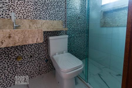 Casa à venda com 180m², 3 quartos e 6 vagasBanheiro da Suite