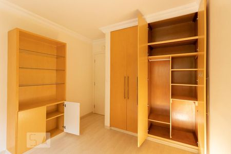 Apartamento para alugar com 215m², 4 quartos e 3 vagas Apartamento para alugar com 215m², 4 quartos e 3 vagasQuarto 2 - Armários