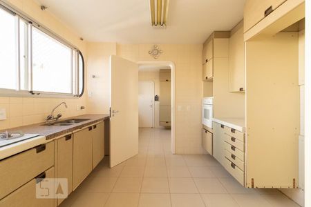 Apartamento para alugar com 215m², 4 quartos e 3 vagas Apartamento para alugar com 215m², 4 quartos e 3 vagasCozinha