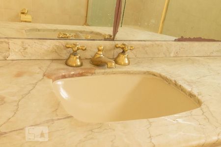 Apartamento para alugar com 215m², 4 quartos e 3 vagas Apartamento para alugar com 215m², 4 quartos e 3 vagasBanheiro da Suíte - Pia