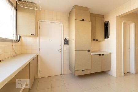 Apartamento para alugar com 215m², 4 quartos e 3 vagas Apartamento para alugar com 215m², 4 quartos e 3 vagasÁrea de Serviço