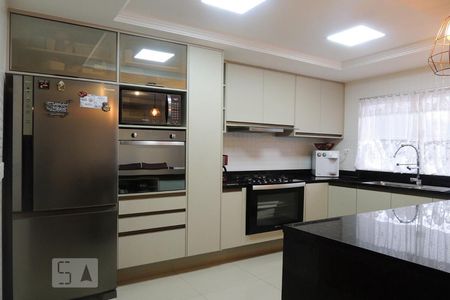 Casa de condomínio à venda com 190m², 4 quartos e 2 vagasCozinha - Armários