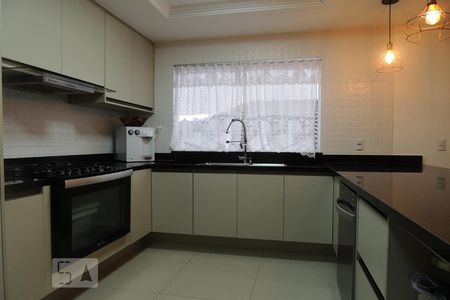 Casa de condomínio à venda com 190m², 4 quartos e 2 vagasCozinha - Armários