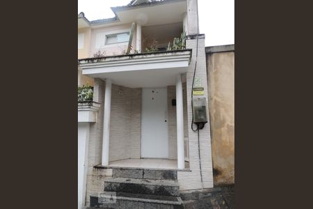 Casa de condomínio à venda com 190m², 4 quartos e 2 vagasFachada 