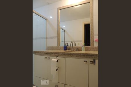 Casa de condomínio à venda com 190m², 4 quartos e 2 vagasBanheiro Social