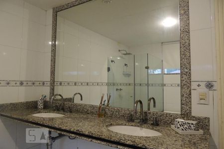 Casa de condomínio à venda com 190m², 4 quartos e 2 vagasBanheiro da Suíte  - Torneira