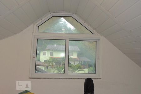 Casa de condomínio à venda com 190m², 4 quartos e 2 vagasSótão