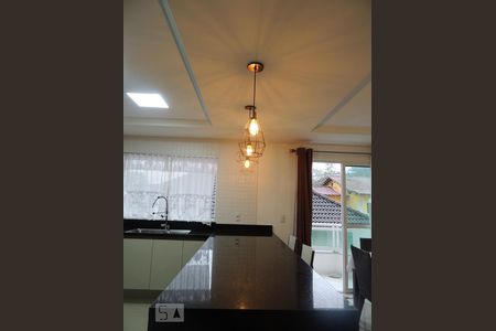 Casa de condomínio à venda com 190m², 4 quartos e 2 vagasCozinha 