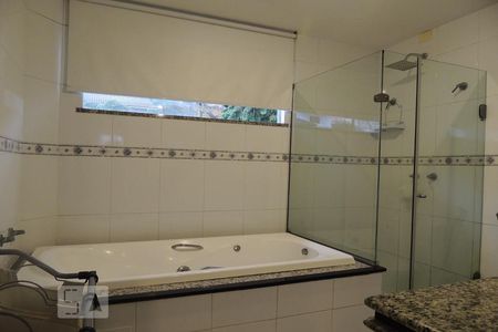 Casa de condomínio à venda com 190m², 4 quartos e 2 vagasBanheiro da Suíte