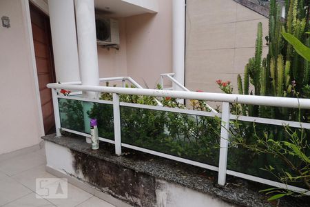 Casa de condomínio à venda com 190m², 4 quartos e 2 vagasFrente 