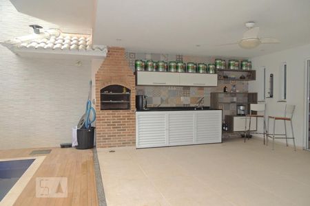 Casa de condomínio à venda com 190m², 4 quartos e 2 vagasChurrasqueira