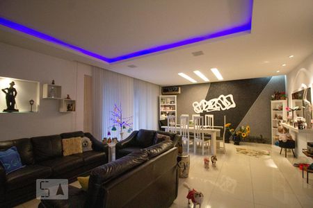 Sala de casa para alugar com 4 quartos, 360m² em Curicica, Rio de Janeiro