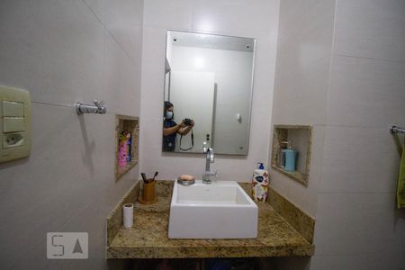 Casa à venda com 360m², 4 quartos e 3 vagas Casa à venda com 360m², 4 quartos e 3 vagasBanheiro Corredor