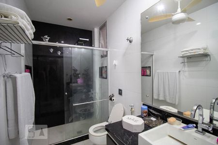 Casa à venda com 360m², 4 quartos e 3 vagas Casa à venda com 360m², 4 quartos e 3 vagasBanheiro da Suíte 1