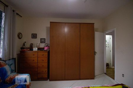 Casa à venda com 360m², 4 quartos e 3 vagas Casa à venda com 360m², 4 quartos e 3 vagasQuarto 1