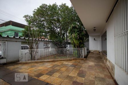 Casa à venda com 360m², 4 quartos e 3 vagas Casa à venda com 360m², 4 quartos e 3 vagasQuintal