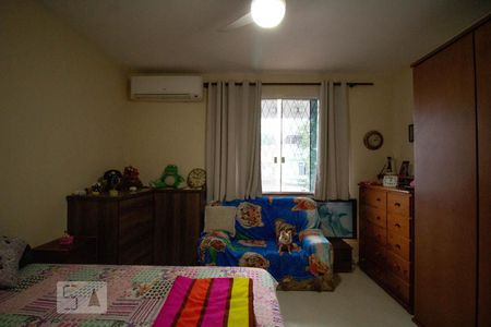 Casa à venda com 360m², 4 quartos e 3 vagas Casa à venda com 360m², 4 quartos e 3 vagasQuarto 1