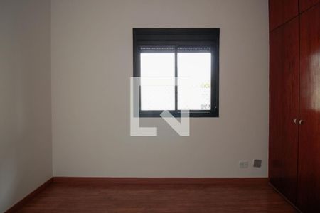 Apartamento à venda com 141m², 4 quartos e 3 vagasQuarto 2