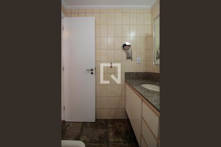 Apartamento à venda com 141m², 4 quartos e 3 vagasBanheiro da Suíte 1