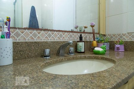 Apartamento à venda com 80m², 2 quartos e 2 vagasBanheiro social