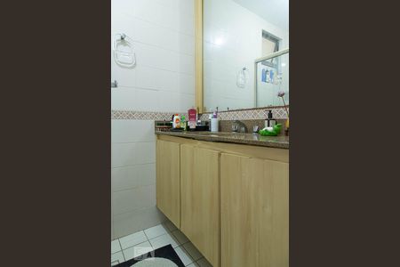 Apartamento à venda com 80m², 2 quartos e 2 vagasBanheiro social