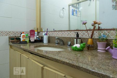 Apartamento à venda com 80m², 2 quartos e 2 vagasBanheiro social