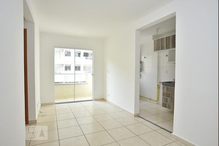 Sala de apartamento para alugar com 1 quarto, 48m² em Taquara, Rio de Janeiro