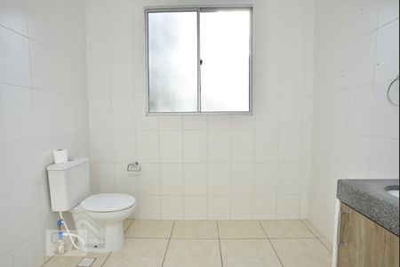 Banheiro de apartamento para alugar com 1 quarto, 48m² em Taquara, Rio de Janeiro