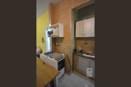 Cozinha de kitnet/studio para alugar com 1 quarto, 24m² em Catete, Rio de Janeiro