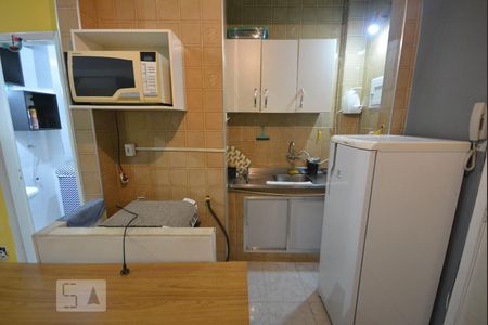 Cozinha de kitnet/studio para alugar com 1 quarto, 24m² em Catete, Rio de Janeiro