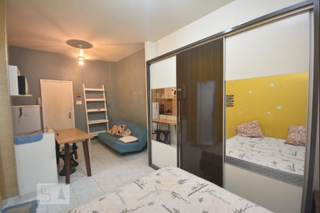 Sala/Quarto de kitnet/studio para alugar com 1 quarto, 24m² em Catete, Rio de Janeiro