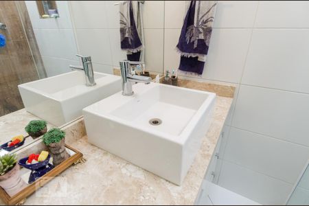 Casa à venda com 144m², 3 quartos e 3 vagasBanheiro