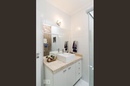 Casa à venda com 144m², 3 quartos e 3 vagasBanheiro