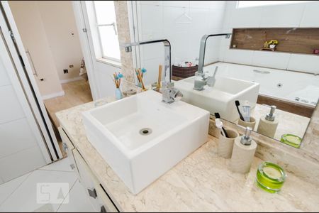 Casa à venda com 144m², 3 quartos e 3 vagasBanheiro da suíte