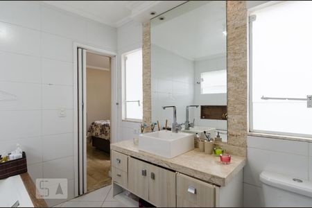 Casa à venda com 144m², 3 quartos e 3 vagasBanheiro da suíte