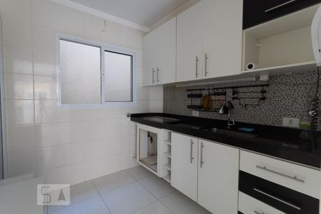 Cozinha de apartamento para alugar com 2 quartos, 44m² em Vila Antonieta, São Paulo