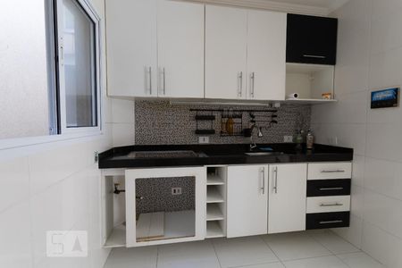 Cozinha de apartamento para alugar com 2 quartos, 44m² em Vila Antonieta, São Paulo