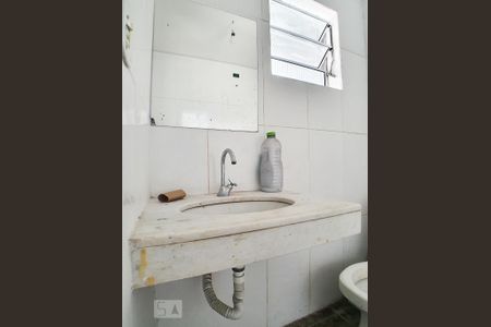 Casa à venda com 300m², 1 quarto e 2 vagas Casa à venda com 300m², 1 quarto e 2 vagasBanheiro