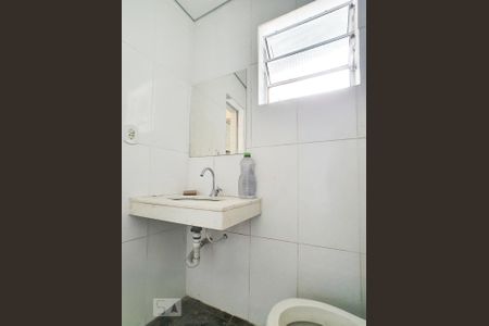 Casa à venda com 300m², 1 quarto e 2 vagas Casa à venda com 300m², 1 quarto e 2 vagasBanheiro