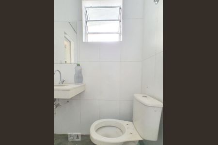 Casa à venda com 300m², 1 quarto e 2 vagas Casa à venda com 300m², 1 quarto e 2 vagasBanheiro