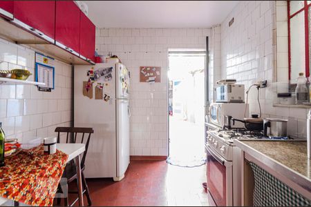 Casa à venda com 100m², 2 quartos e 1 vaga Casa à venda com 100m², 2 quartos e 1 vagaCozinha