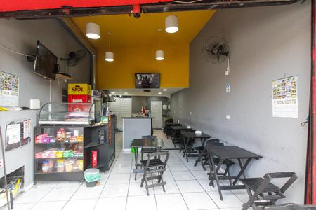 Casa para alugar com 268m², 4 quartos e 2 vagas Casa para alugar com 268m², 4 quartos e 2 vagasSalão