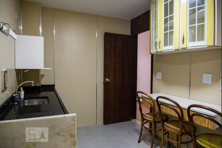 Apartamento para alugar com 73m², 2 quartos e 1 vagaCozinha