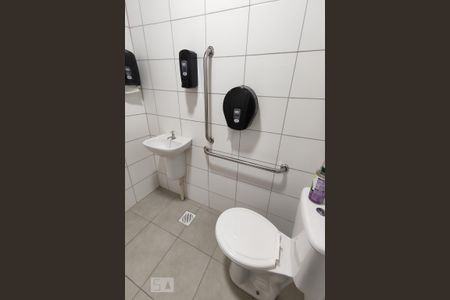 Apartamento para alugar com 62m², 2 quartos e 1 vaga Apartamento para alugar com 62m², 2 quartos e 1 vagaBanheiro do Salão de festas